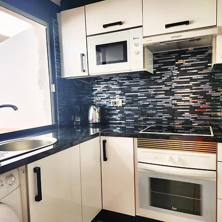 3 Bedroom Pool Front In 아데제