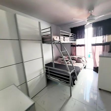別荘 3 Bedroom Pool Front In